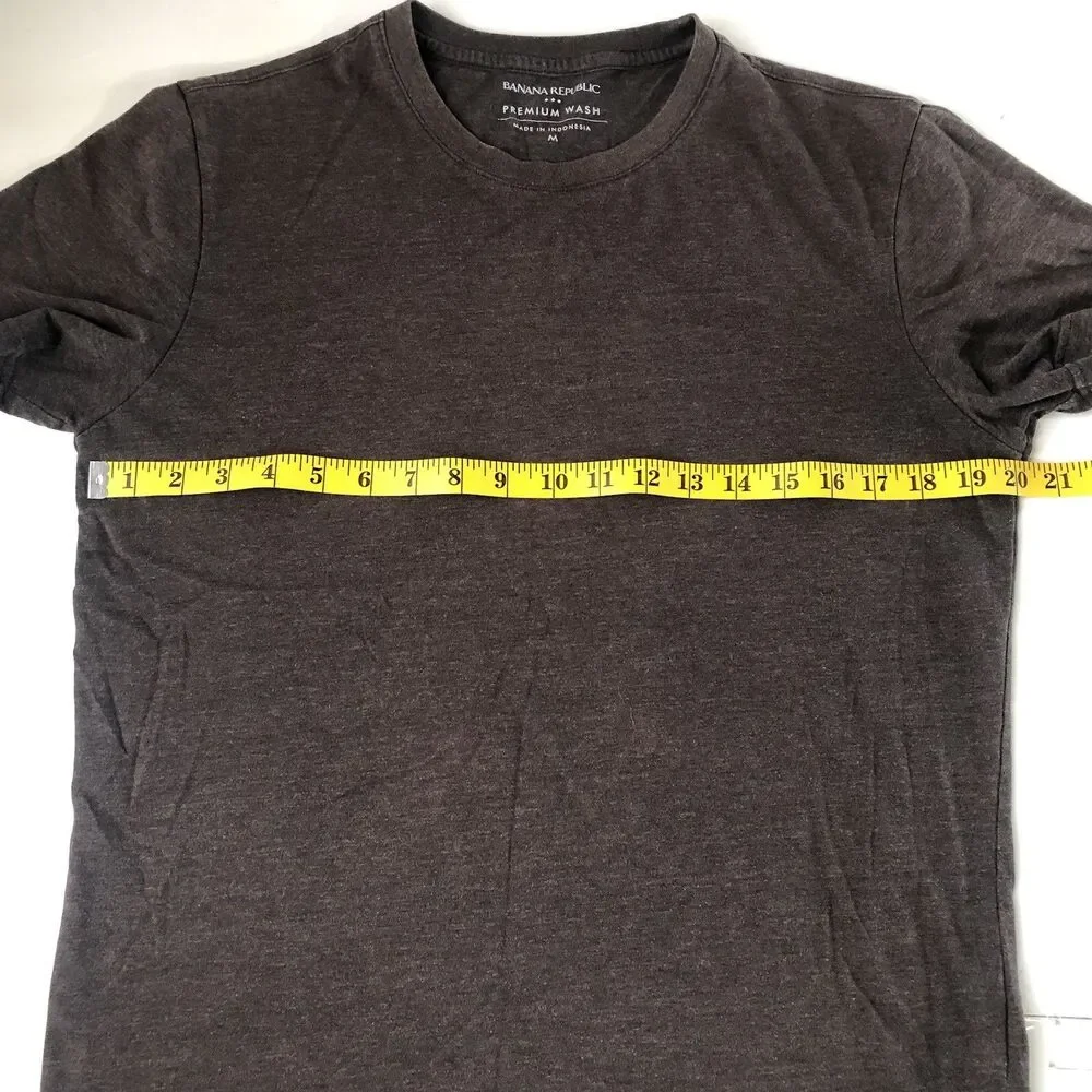 Banana republic factory men’s premium wash T-shirt Dark Brown Taupe Medium